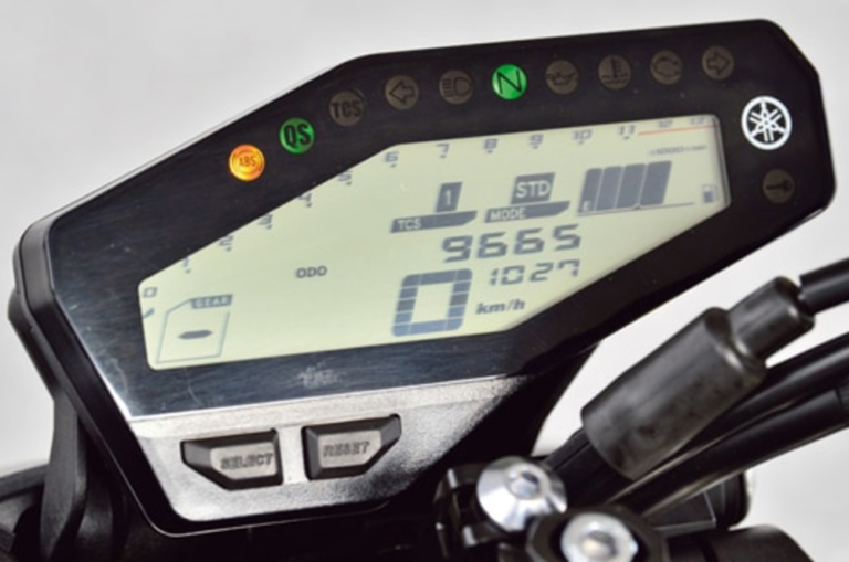 ヤマハ MT-09/SP|バイクのメーターはどうやって作られるのか?〈メーカー直撃・開発者インタビュー〉