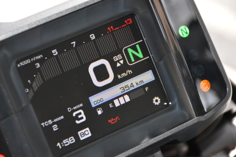 車両情報表示|メーター|バイクのメーターはどうやって作られるのか?〈メーカー直撃・開発者インタビュー〉