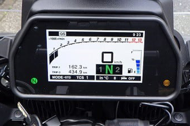 ヤマハ トレーサー9GT|バイクのメーターはどうやって作られるのか?〈メーカー直撃・開発者インタビュー〉