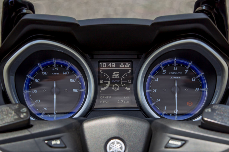 '17 ヤマハTMAX530|メーター|バイクのメーターはどうやって作られるのか?〈メーカー直撃・開発者インタビュー〉