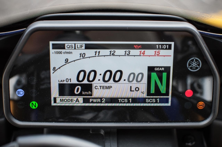 '15 ヤマハYZF-R1|メーター|バイクのメーターはどうやって作られるのか?〈メーカー直撃・開発者インタビュー〉