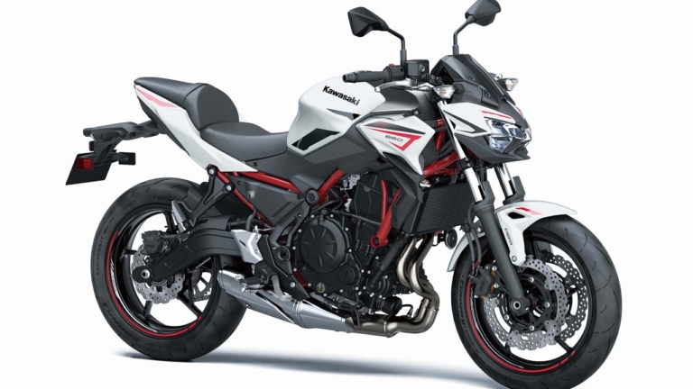 期待のZ650RSの兄弟モデル! カワサキ新型「Z650」の新色は白ボディに赤フレーム