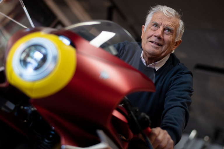 Giacomo Agostini|世界限定311台のMVアグスタ「スーパーベローチェ アゴ」登場! やっぱりこの色が一番!?
