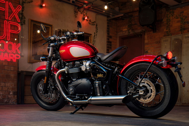 Bonneville Bobber Gold Line Edition|【今季限定】ハンドペイントの金色ライン! トライアンフがボンネビル系の7車種に特別仕様を設定