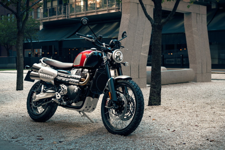 Scrambler 1200 XC Gold Line Edition|【今季限定】ハンドペイントの金色ライン! トライアンフがボンネビル系の7車種に特別仕様を設定
