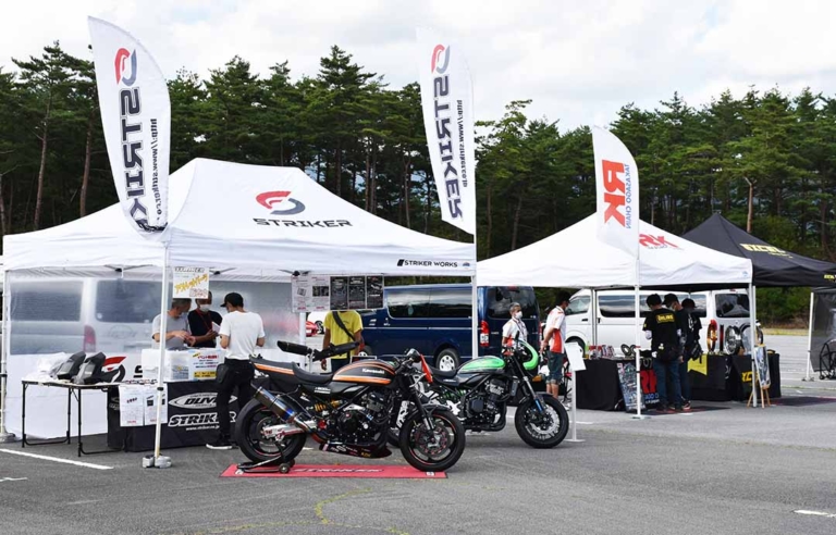 Z900RSイベント 出展ブースも多数|ぜ、Z900RS中心に800台だとッ?!【カワサキZ900RSオールミーティング イベントレポート】