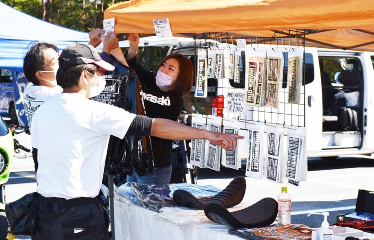 Z900RSイベント 出展ブースも多数|ぜ、Z900RS中心に800台だとッ?!【カワサキZ900RSオールミーティング イベントレポート】