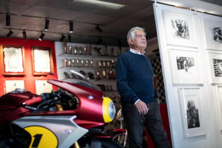 Giacomo Agostini|世界限定311台のMVアグスタ「スーパーベローチェ アゴ」登場! やっぱりこの色が一番!?