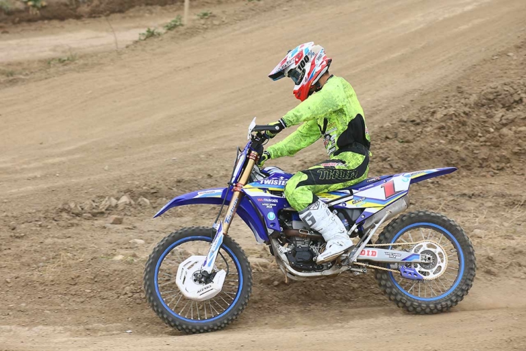 ライテク|タイミング|コーナリング|シッティング|どこに? どのタイミングで? なぜ座る? シッティング大研究〈渡辺学のオフロードライディング指南|後編〉