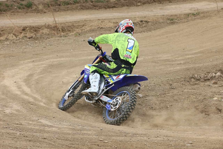 ライテク|タイミング|コーナリング|シッティング|どこに? どのタイミングで? なぜ座る? シッティング大研究〈渡辺学のオフロードライディング指南|後編〉