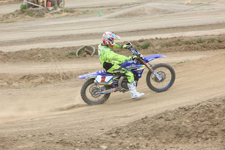 ライテク|着座位置|コーナリング|トラクションのかけ方|どこに? どのタイミングで? なぜ座る? シッティング大研究〈渡辺学のオフロードライディング指南|後編〉