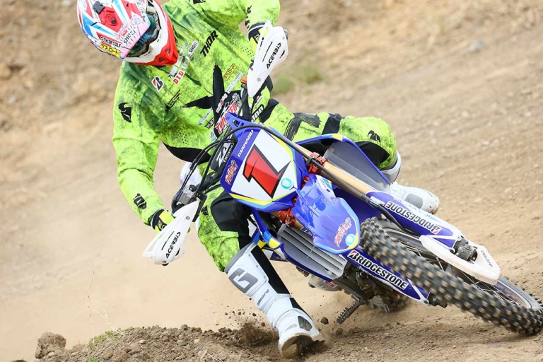 ライテク|着座位置|コーナリング|どこに? どのタイミングで? なぜ座る? シッティング大研究〈渡辺学のオフロードライディング指南|後編〉