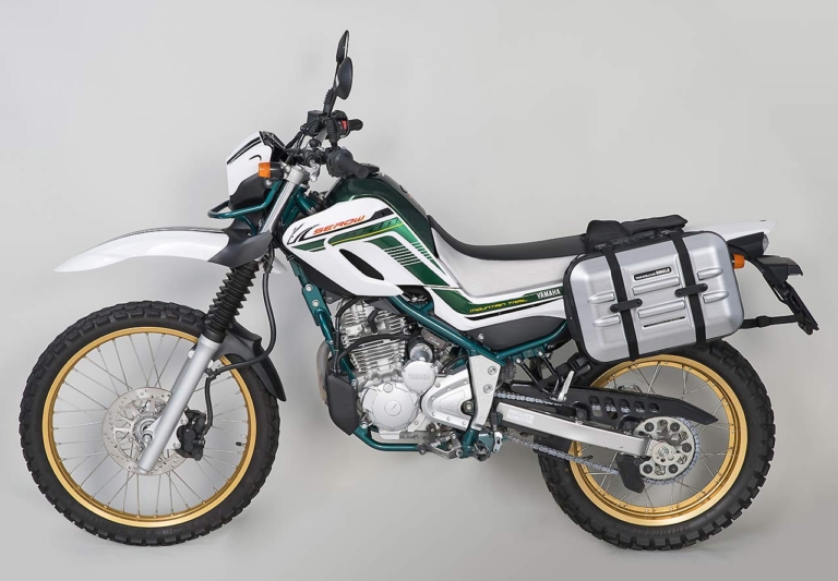 タナックス|ツアーシェルケース シングル|MOTOFIZZ|アップマフラー用|オフ車乗りに朗報! アップマフラーモデルに最適な片持ちシェルケース〈タナックス〉