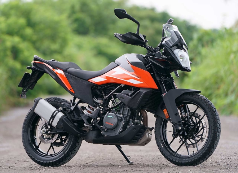 KTM 250アドベンチャー|諸元|KTM 250/390アドベンチャー試乗比較【ディテール編|取り回し軽快な単気筒マシン】