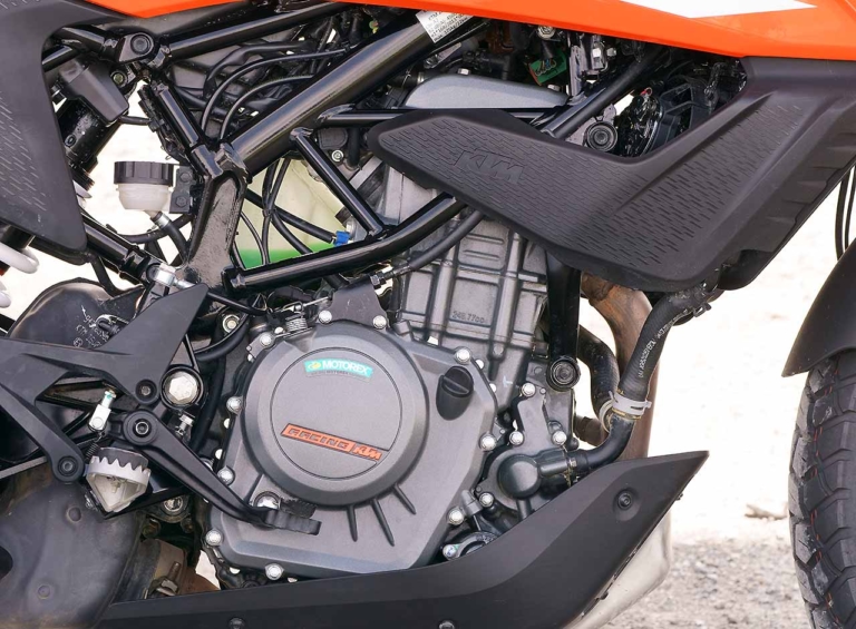 KTM 250アドベンチャー|エンジン|KTM 250/390アドベンチャー試乗比較【ディテール編|取り回し軽快な単気筒マシン】