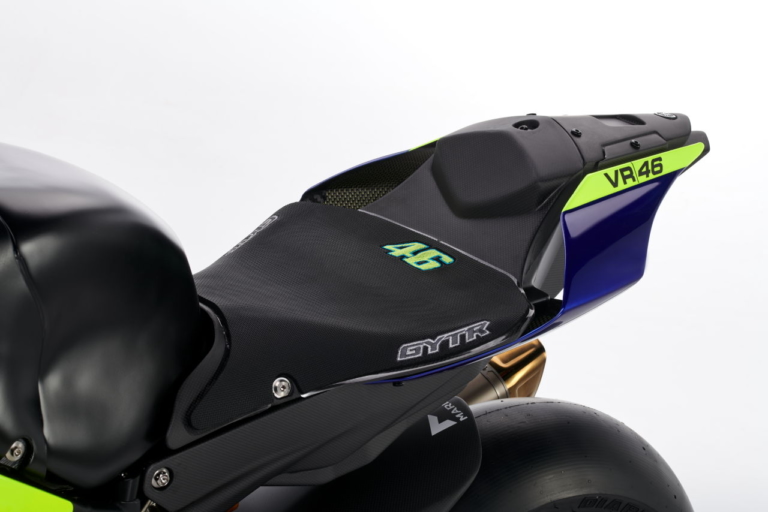 R1 GYTR VR46 Tribute|ヤマハがロッシに特別仕様「R1 GYTR VR46 Tribute」をプレゼント! お別れ会「One More Lap」で