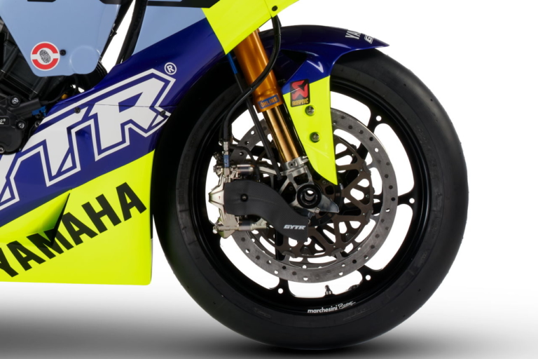 R1 GYTR VR46 Tribute|ヤマハがロッシに特別仕様「R1 GYTR VR46 Tribute」をプレゼント! お別れ会「One More Lap」で