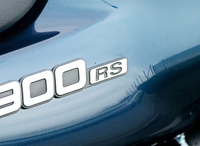 Z900RS エンブレム|超絶人気!カワサキZ900RS SEディテール徹底解説【STDとの違いはズバリここだ!!】