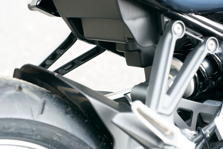 Z900RS リヤインナーフェンダー|超絶人気!カワサキZ900RS SEディテール徹底解説【STDとの違いはズバリここだ!!】