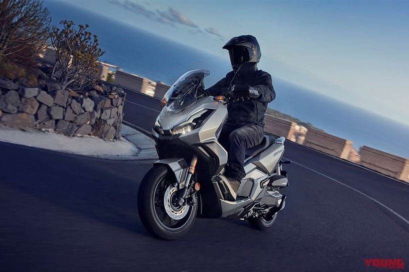 スパングルシルバーメタリック|ホンダ新型「ADV350」見参!! 欧州にタフ・スクーター投入で国内はADV250の可能性も出てきた!