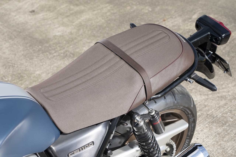 ホンダCB1100RSファイナルエディション | シート|最後の空冷4発をとくと見よ! ホンダCB1100ファイナルエディション【ディテール徹底解説】
