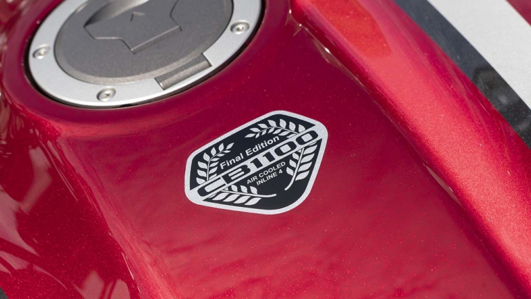 ホンダCB1100EXファイナルエディション | 専用ステッカー|最後の空冷4発をとくと見よ! ホンダCB1100ファイナルエディション【ディテール徹底解説】