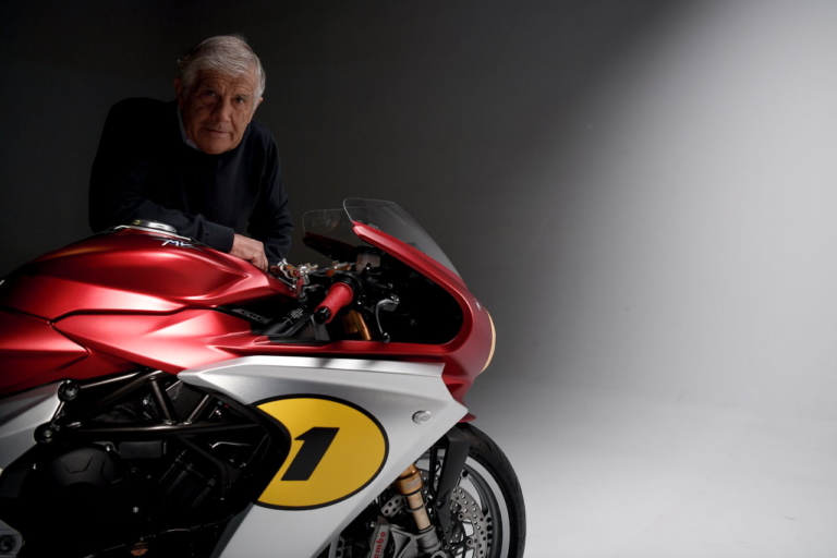 Giacomo Agostini|世界限定311台のMVアグスタ「スーパーベローチェ アゴ」登場! やっぱりこの色が一番!?