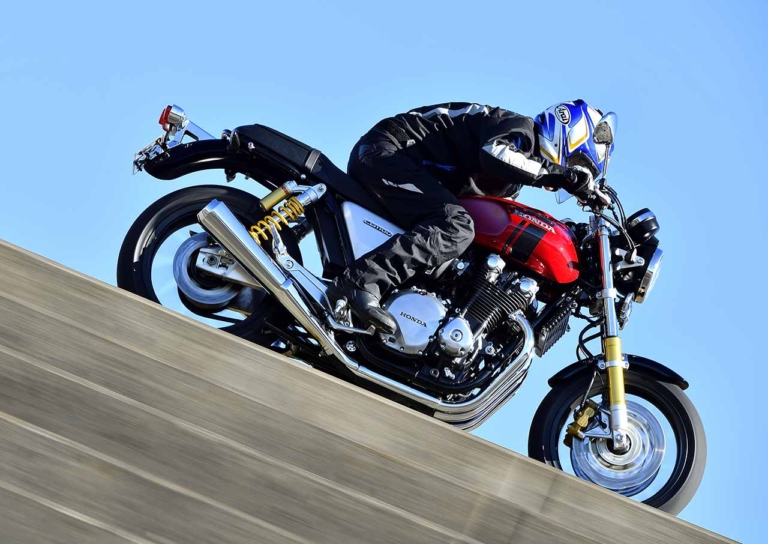 ホンダCB1100回顧録 | RS試乗|丸山浩が最後の「ありがとう」:ファイナルエディションを前に振り返る【ホンダCB1100回顧録】