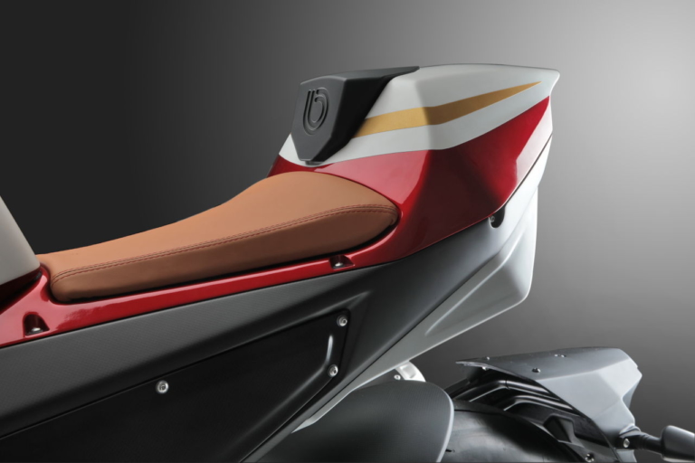 BIMOTA KB4 RC|ビモータ「KB4/KB4 RC」初公開! サプライズのネイキッド版も登場のカフェスポーツ