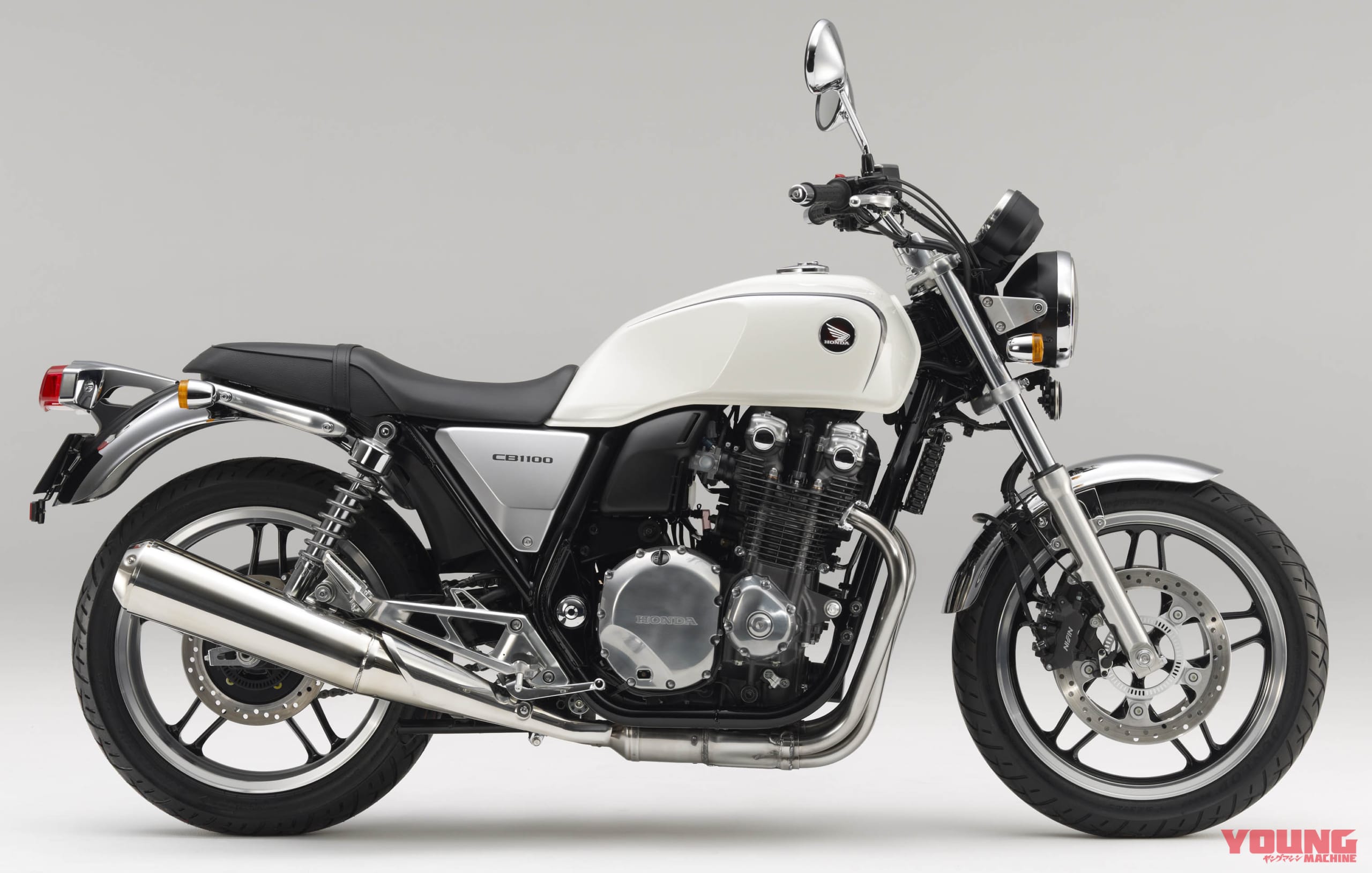 CB1100 タイプI/ABS|ホンダCB1100 歴代&全カラーオールアルバム前編【’10〜’12:拍手で迎えられた”第1世代”】