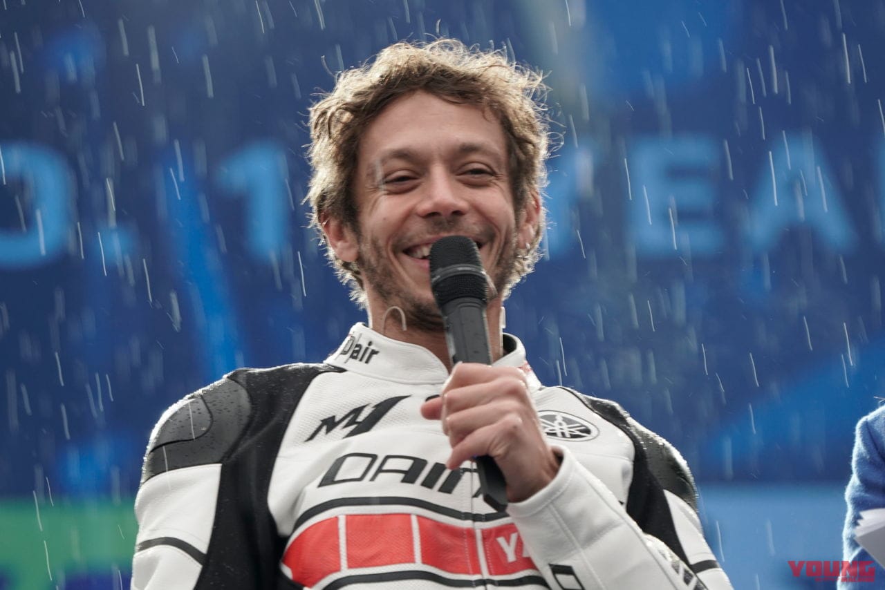 |ヤマハがロッシに特別仕様「R1 GYTR VR46 Tribute」をプレゼント! お別れ会「One More Lap」で