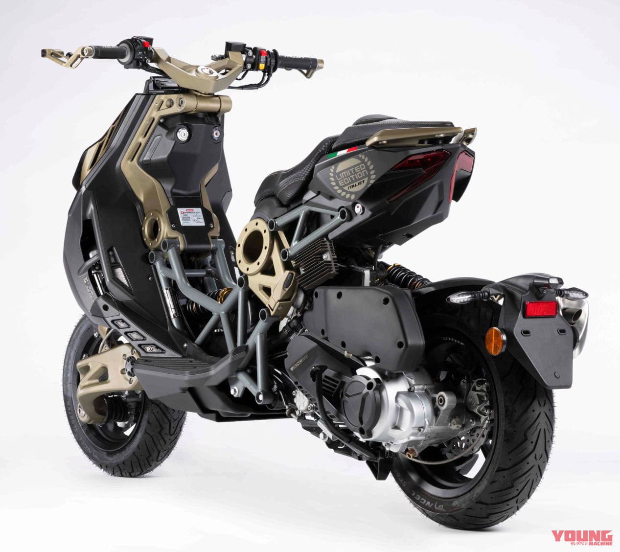 傾奇者スクーター イタルジェット ドラッグスター なんと電動バージョンも追加 Webヤングマシン 新車バイクニュース 傾奇者スクーター イタルジェット ドラッグスター なんと電動バージョンも追加 Webヤングマシン 新車バイクニュース