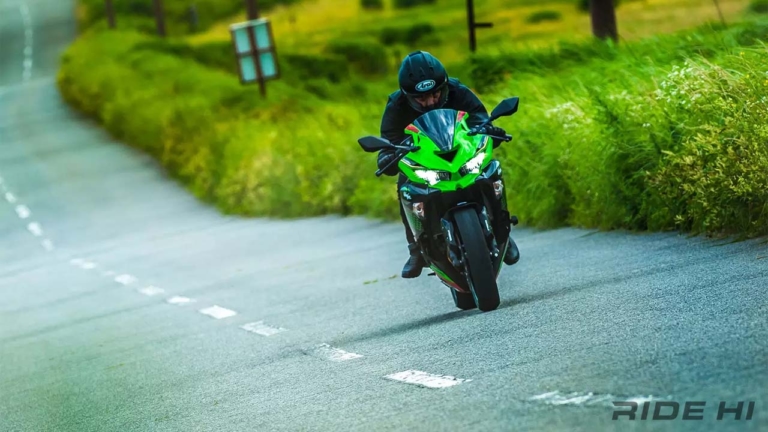 【プレイバックZX-25R Vol.2 ワインディングインプレッション】いつもブームはカワサキから。キャリアや年齢を問わず夢中になれる新パッケージ