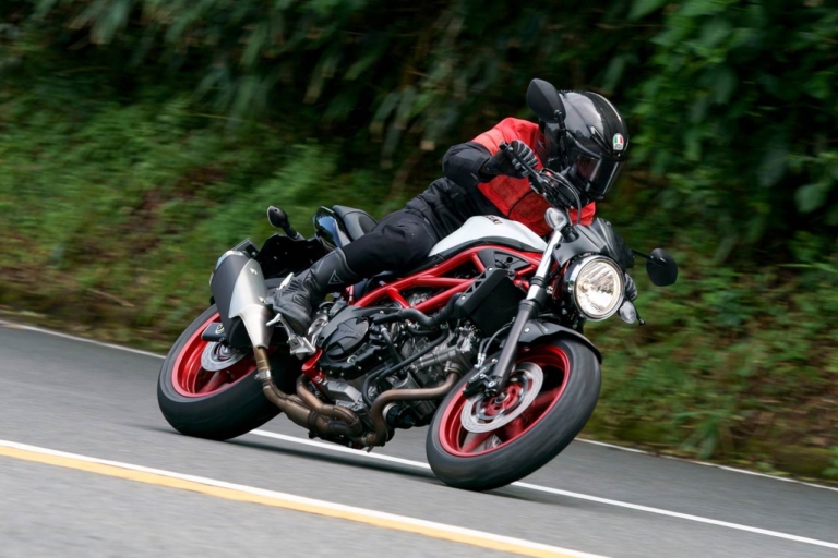 スズキ SV650｜生産終了でも色褪せないスズキの名機SV650ABS! 中古車購入前に知りたいポジションと走行性能を、2021年モデル試乗レビューで振り返り【バイク選び】