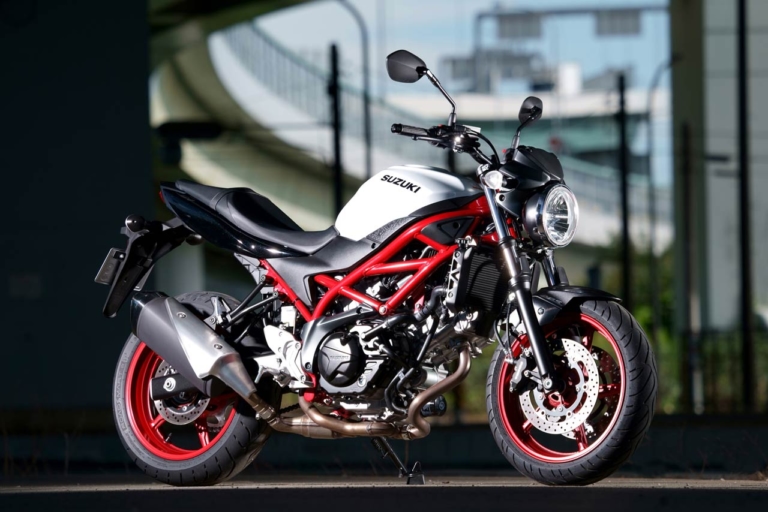 スズキ「SV650」秘伝の鼓動感が詰まった秀作Ｖツイン！ エンジンの“気持ちよさ”に100％納得│WEBヤングマシン｜新車バイクニュース