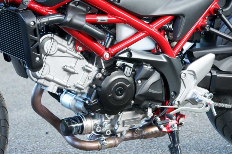 スズキ SV650 エンジン|生産終了でも色褪せないスズキの名機SV650ABS! 中古車購入前に知りたいポジションと走行性能を、2021年モデル試乗レビューで振り返り【バイク選び】