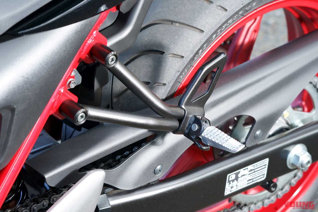 スズキ SV650 タンデムステップ|スズキ「SV650」秘伝の鼓動感が詰まった秀作Vツイン! エンジンの“気持ちよさ”に100%納得