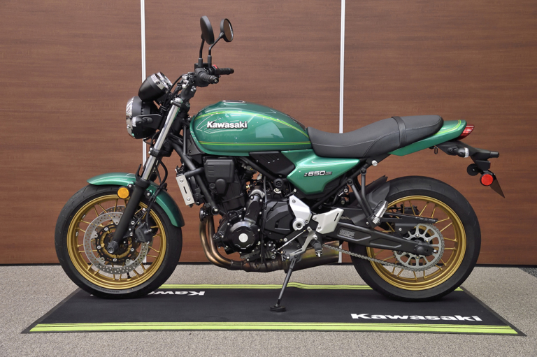 カワサキ|Z650RS|スタイリング||跨ったァァァァ! 新型カワサキZ650RSついに日本初公開!!〈編集長即出しレポ〉