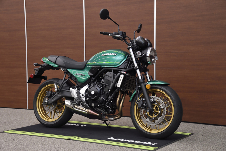 カワサキ|Z650RS|スタイリング||跨ったァァァァ! 新型カワサキZ650RSついに日本初公開!!〈編集長即出しレポ〉