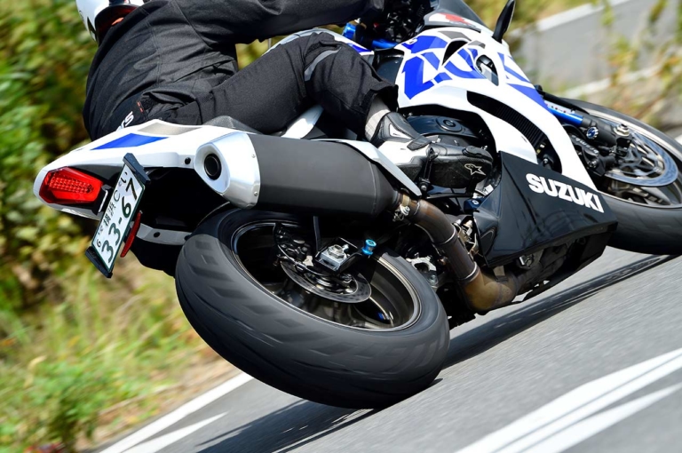 ブリヂストン バトラックスハイパースポーツS22|ブリヂストン バトラックスハイパースポーツS22【スポーツライディングもサーキットも。ウェットにも順応する長寿命スペック】