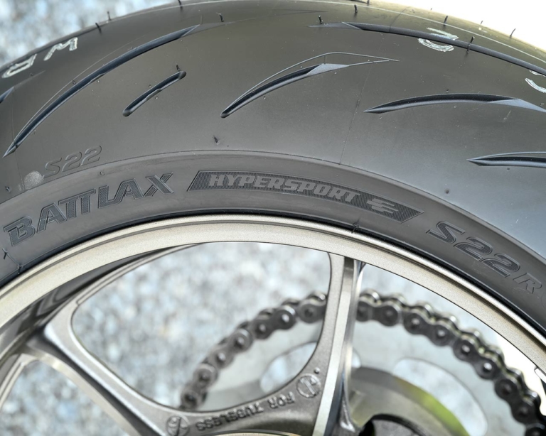 ブリヂストン バトラックスハイパースポーツS22|ブリヂストン バトラックスハイパースポーツS22【スポーツライディングもサーキットも。ウェットにも順応する長寿命スペック】