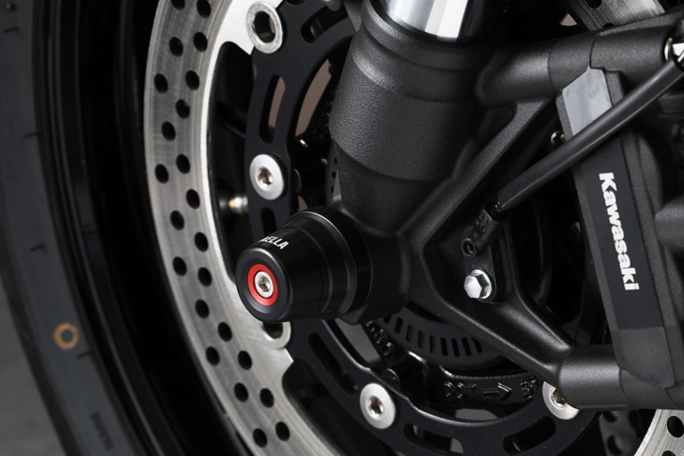 アエラ アクスルスライダー|創立30年で培ったアエラの世界観と技術がZ900RSのビレットパーツに凝縮