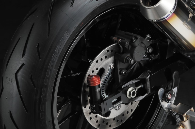 アエラ オーバーサスペンション|バイク界に革命を起こす新技術「オーバーサスペンション」【走行安定性が格段に向上】