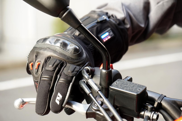 バイク用グローブ|アイディール ID-203ヒート3|アイディールのグローブ、ロング丈は安全性と機能性を向上。スタイリッシュなショート丈も新登場