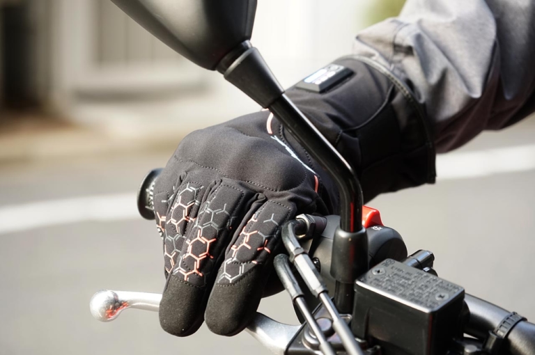 バイク用グローブ|アイディール ID-204ヒート4|アイディールのグローブ、ロング丈は安全性と機能性を向上。スタイリッシュなショート丈も新登場