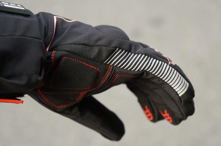 バイク用グローブ|アイディール ID-204ヒート4|アイディールのグローブ、ロング丈は安全性と機能性を向上。スタイリッシュなショート丈も新登場