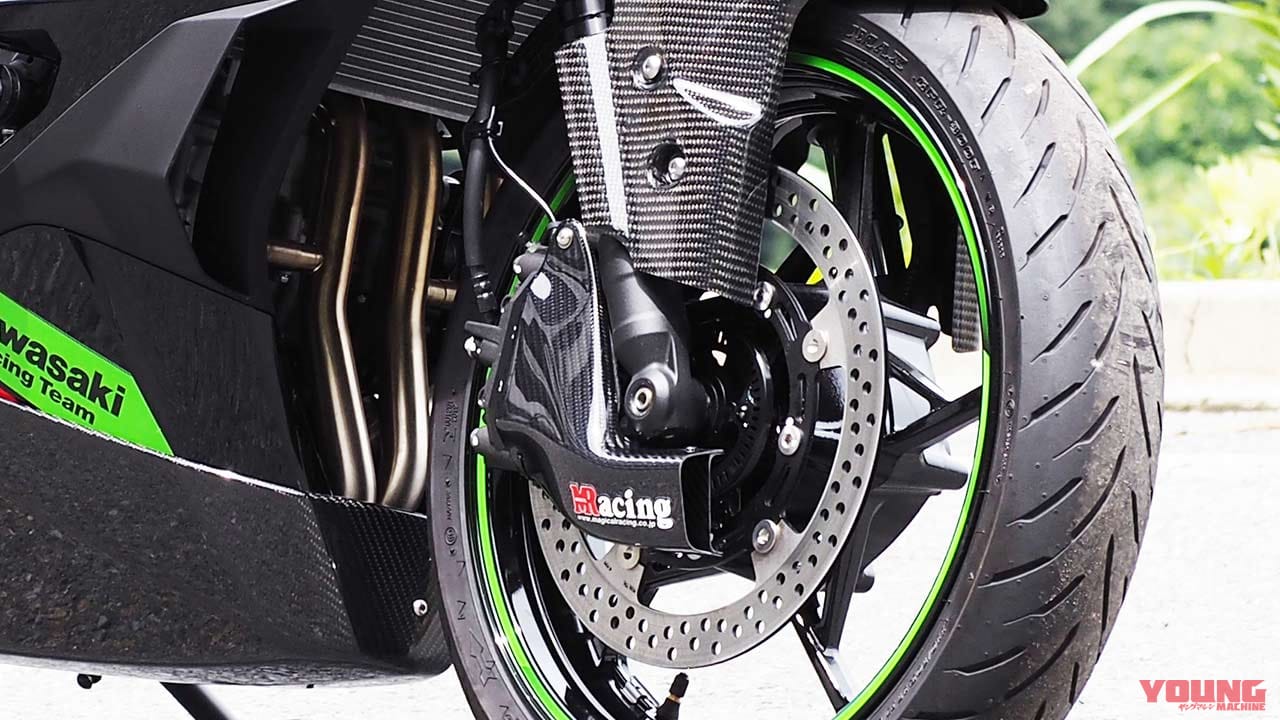 マジカルレーシング ストリートボディワーク キャリパークーリングダクト|走行風でキャリパーを冷却し安定したブレーキ性能を発揮する「キャリパークーリングエアダクト」〈マジカルレーシング〉