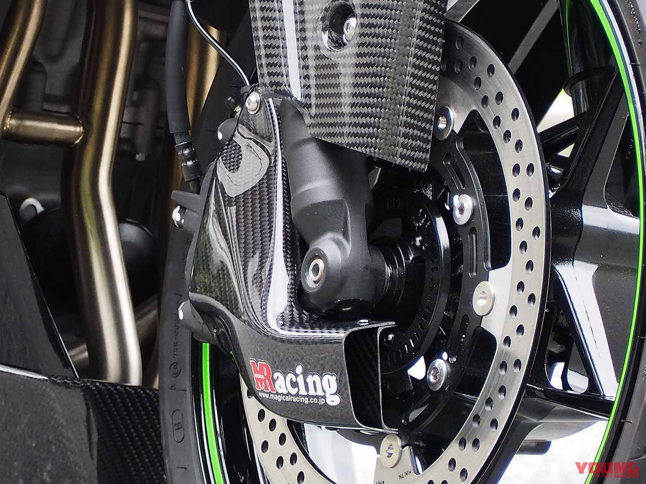 |走行風でキャリパーを冷却し安定したブレーキ性能を発揮する「キャリパークーリングエアダクト」〈マジカルレーシング〉