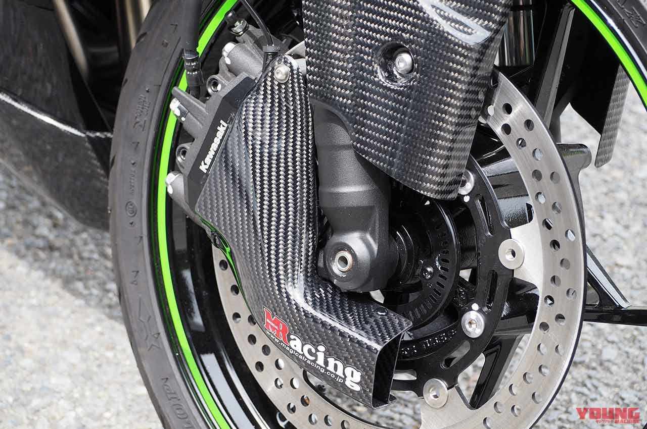 |走行風でキャリパーを冷却し安定したブレーキ性能を発揮する「キャリパークーリングエアダクト」〈マジカルレーシング〉