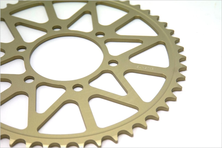 サンスター 車種別専用チェーン&スプロケット|クオリティ/性能/コストがベストバランス。サンスターの車種別専用チェーン&スプロケット3点セット